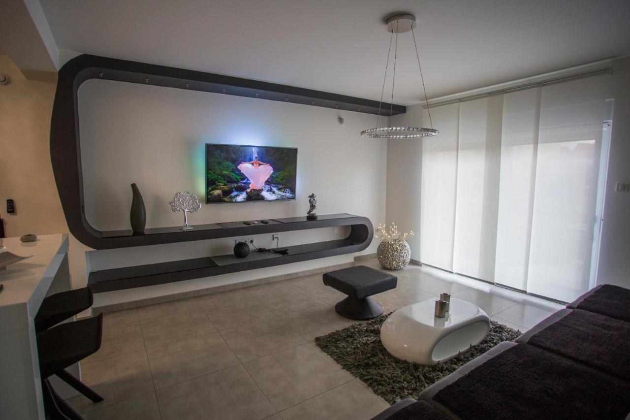 Apartment Plaza ----Wallbox 11Kw 16A ----- Private Spa- Jacuzzi, Infrared Sauna, Luxury Massage Chair, Parking, Entry With Pin 0 - 24H, Free Cancellation 24 Hours Before Check In Bród Kültér fotó