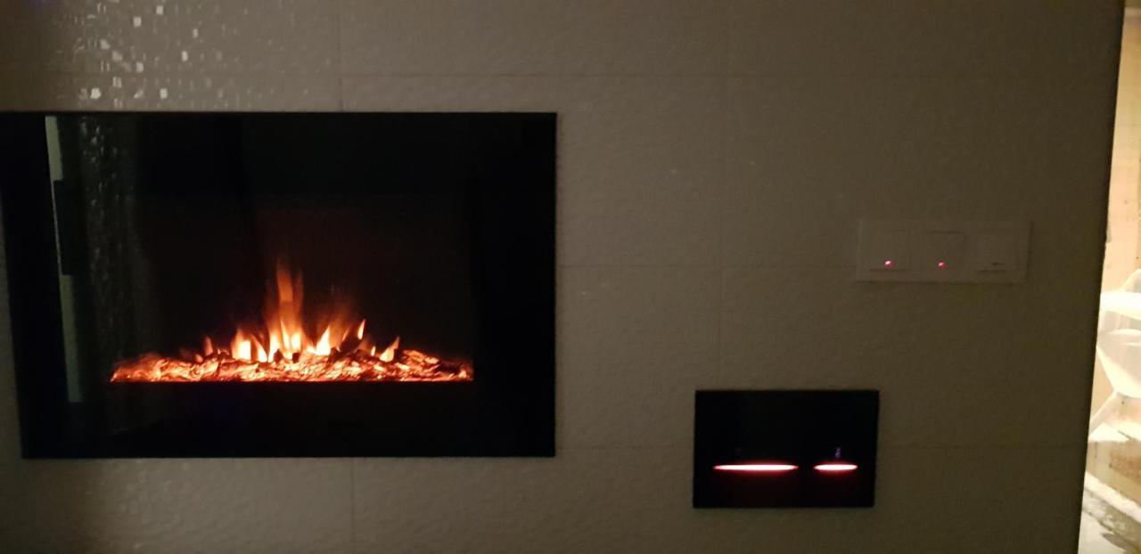 Apartment Plaza ----Wallbox 11Kw 16A ----- Private Spa- Jacuzzi, Infrared Sauna, Luxury Massage Chair, Parking, Entry With Pin 0 - 24H, Free Cancellation 24 Hours Before Check In Bród Kültér fotó
