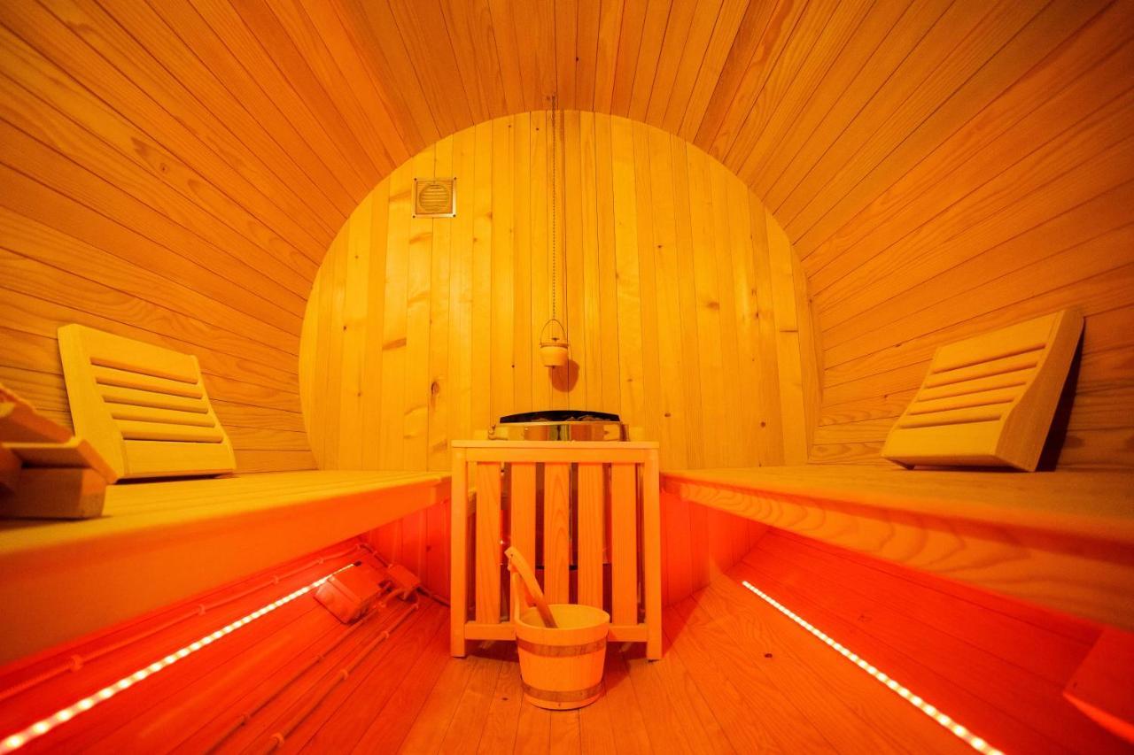 Apartment Plaza ----Wallbox 11Kw 16A ----- Private Spa- Jacuzzi, Infrared Sauna, Luxury Massage Chair, Parking, Entry With Pin 0 - 24H, Free Cancellation 24 Hours Before Check In Bród Kültér fotó