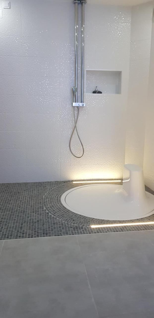 Apartment Plaza ----Wallbox 11Kw 16A ----- Private Spa- Jacuzzi, Infrared Sauna, Luxury Massage Chair, Parking, Entry With Pin 0 - 24H, Free Cancellation 24 Hours Before Check In Bród Kültér fotó