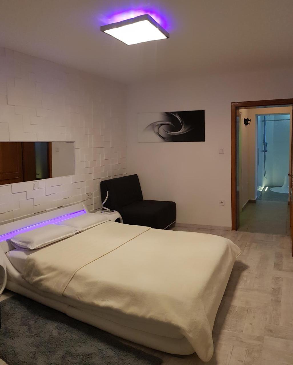 Apartment Plaza ----Wallbox 11Kw 16A ----- Private Spa- Jacuzzi, Infrared Sauna, Luxury Massage Chair, Parking, Entry With Pin 0 - 24H, Free Cancellation 24 Hours Before Check In Bród Kültér fotó