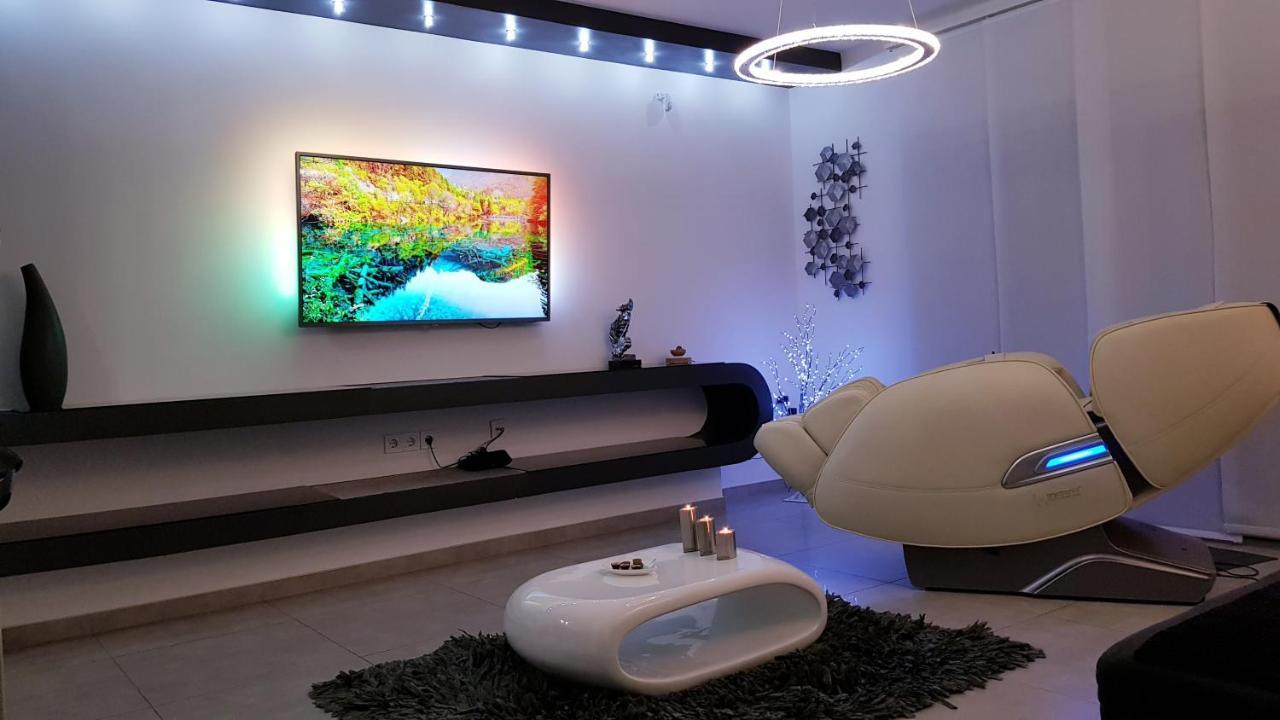 Apartment Plaza ----Wallbox 11Kw 16A ----- Private Spa- Jacuzzi, Infrared Sauna, Luxury Massage Chair, Parking, Entry With Pin 0 - 24H, Free Cancellation 24 Hours Before Check In Bród Kültér fotó