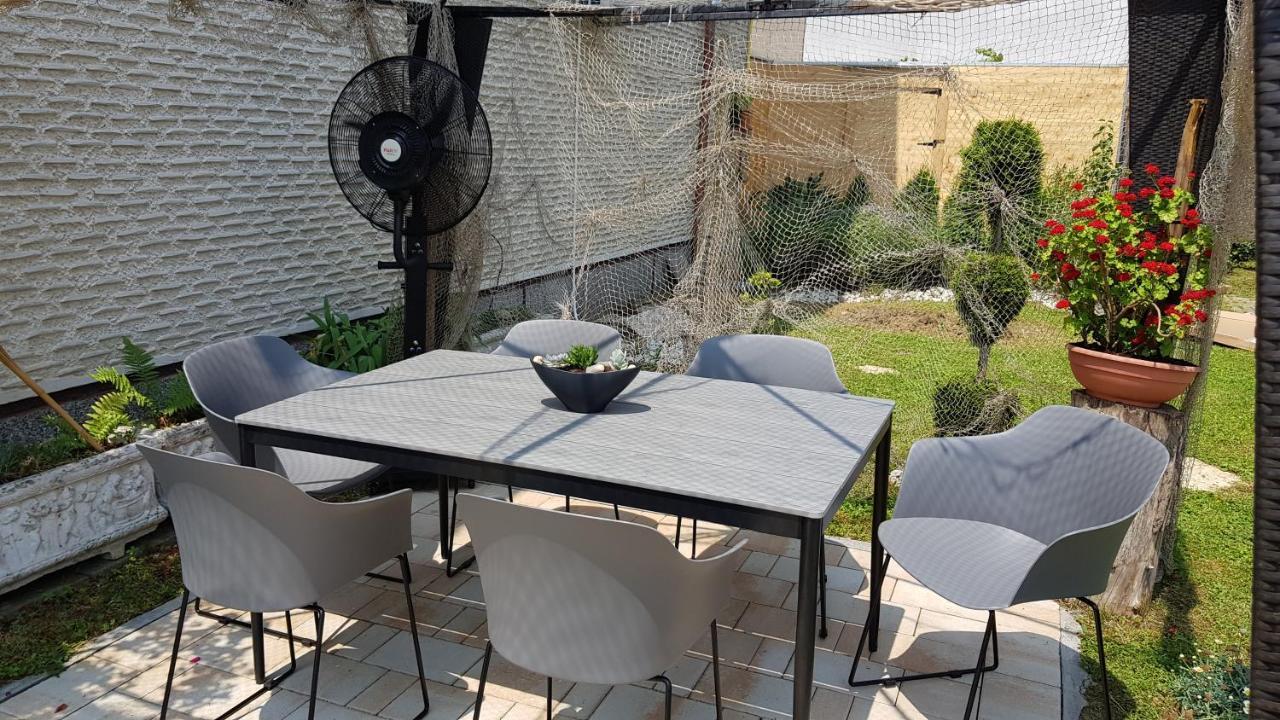 Apartment Plaza ----Wallbox 11Kw 16A ----- Private Spa- Jacuzzi, Infrared Sauna, Luxury Massage Chair, Parking, Entry With Pin 0 - 24H, Free Cancellation 24 Hours Before Check In Bród Kültér fotó